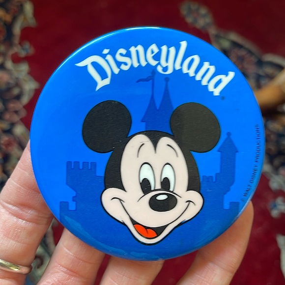 Disneyland vintage 90s Mickey Mouse pin - Picture 1 of 4